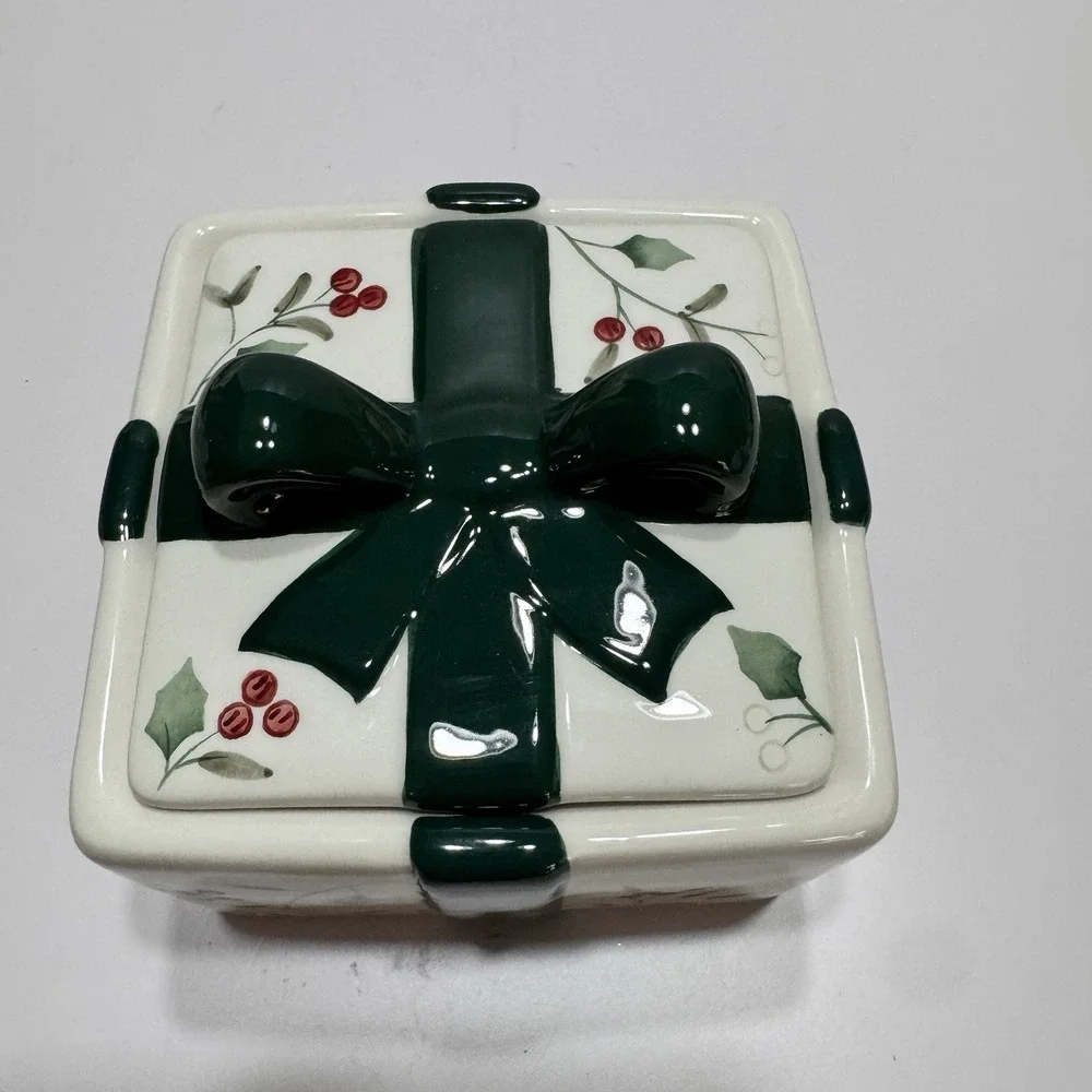 Pfaltzgraff Winterberry Candy Box Trinkets Tea Box Lid Berries Bow Christmas